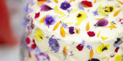 עוגת פרחים אכילים