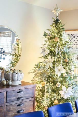קישוטי עץ חג המולד לבן של פויסטיה לבנים 