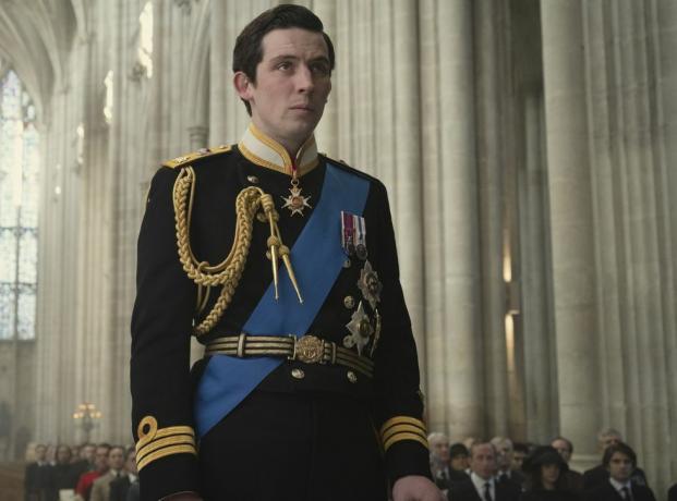 התמונה של crown s4 מציגה את הנסיך צ'ארלס ג'וש או קונור מצלם את מיקום הצילומים של קתדרלת ווינצ'סטר