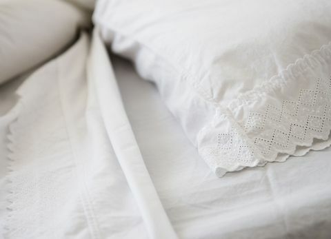 8 טריקים פשוטים שיעזרו לכם לישון בחום