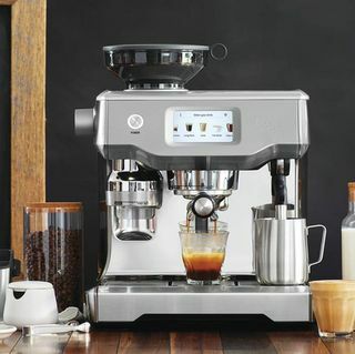 מכונת קפה בין שעועית לכוס