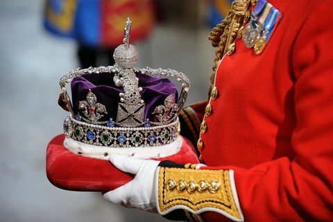 תכשיטי הכתר הוחבאו בפח ביסקוויטים במהלך מלחמת העולם השנייה