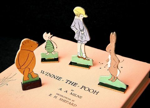 מהדורה ראשונה של ספר "פו הדוב" עם דמויות מהמשחק של שנות ה -30, במכירה פומבית של סות