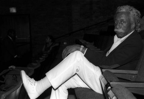 ניו יורק, ניו יורק, 18 באוגוסט גורדון פארקים מופיעה בדיוקן שצולם בהקרנת הבכורה של הסרט hbo strapped, בבימוי יער וויטאקר, בתיאטרון הציבורי ג'וזף פאפ, ב-18 באוגוסט, 1993 בעיר ניו יורק, תמונה מאת אל פרירגטי אימג'ל אוקס אַרְכִיוֹן